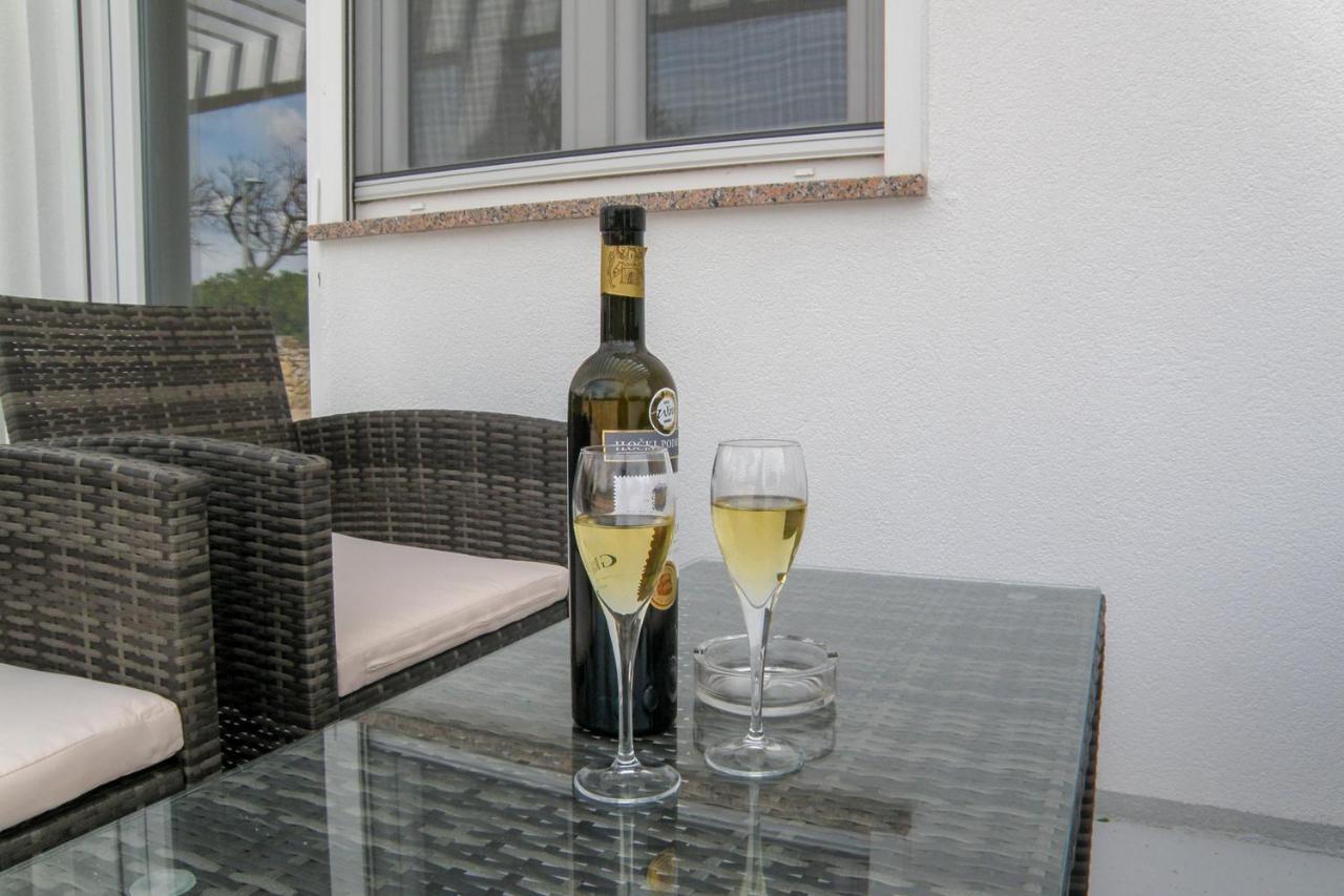 Lada apartmani Novalja Bagian luar foto